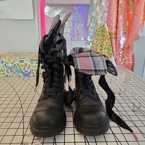 Dr. Martens Triumph 1914 Boots